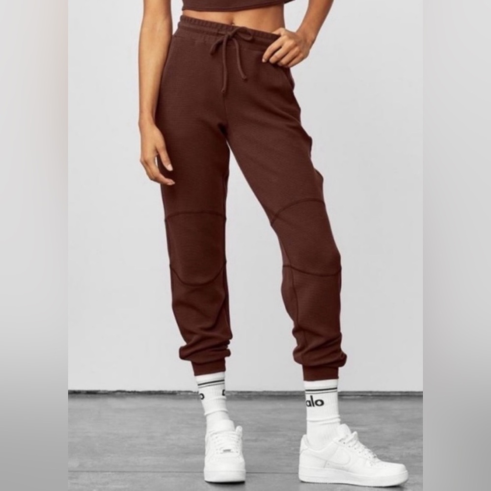 Alo Yoga Micro Waffle Fireside Sweatpants Cherry Cola Size S